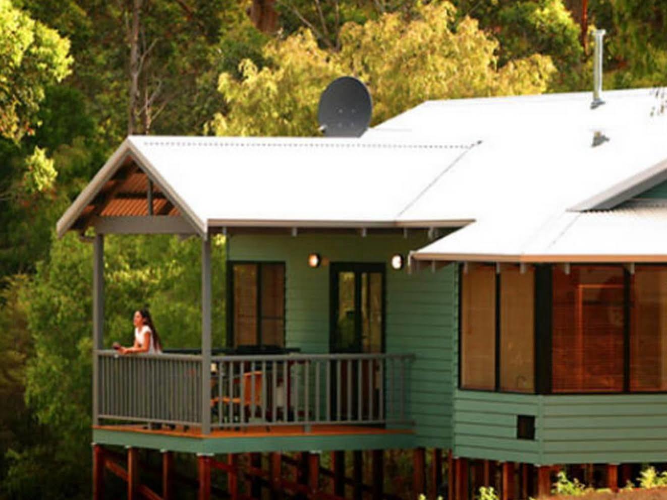 Rainbow Trail Chalets Пембертон Экстерьер фото