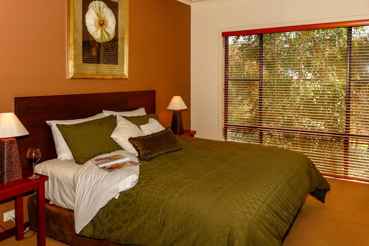 Rainbow Trail Chalets Пембертон Экстерьер фото