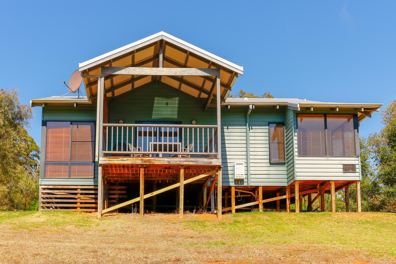Rainbow Trail Chalets Пембертон Экстерьер фото