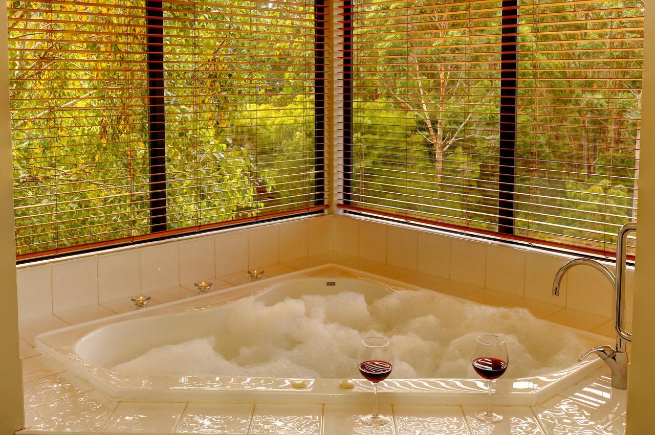 Rainbow Trail Chalets Пембертон Экстерьер фото
