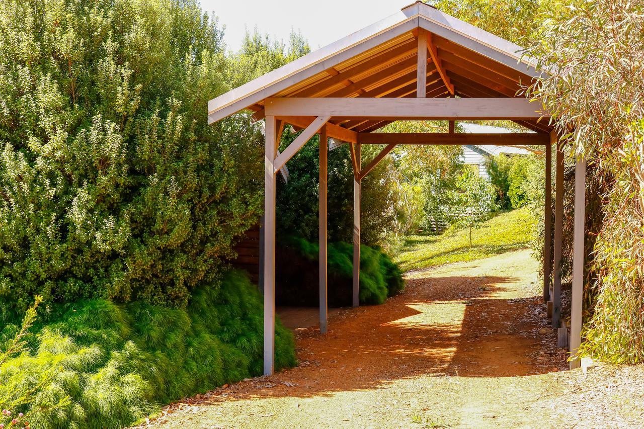 Rainbow Trail Chalets Пембертон Экстерьер фото